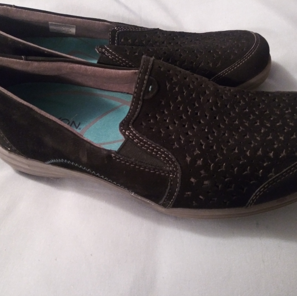 Aravon women's slip on size 9.5